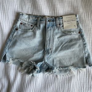 Abercrombie high rise mom short.
